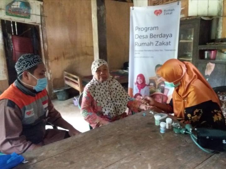 50 Lansia Ikuti Cek Kesehatan Gratis Rumah Zakat