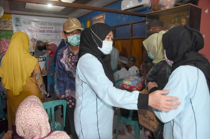 Bantu Lansia, Fauziah Mawardi Yahya Blusukan ke Kertapati