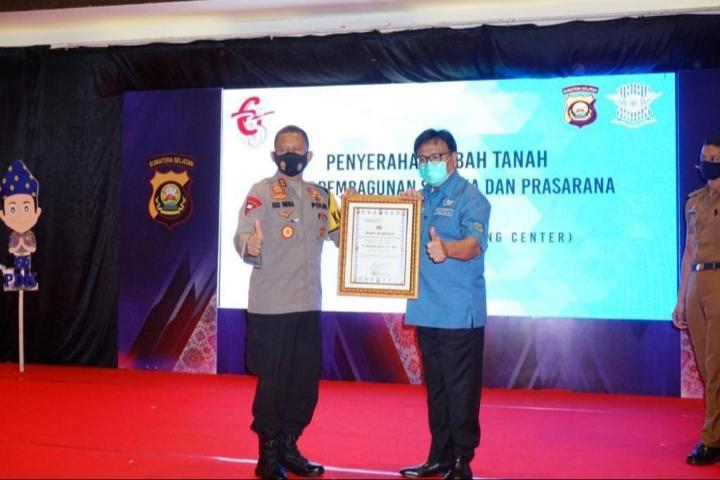 Berperan Aktif Mendukung Kemajuan Kepolisian, Herman Deru Dapat Penghargaan