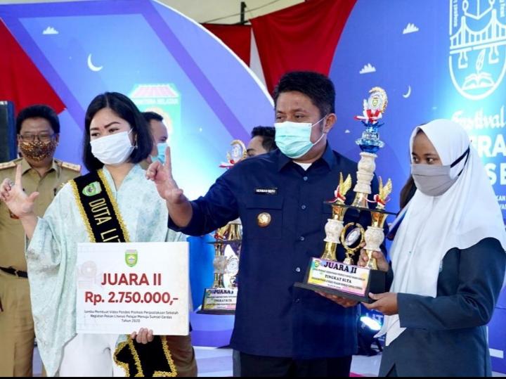 Buka Festival Literasi, Herman Deru: Gemar Membaca Kunci Kesuksesan