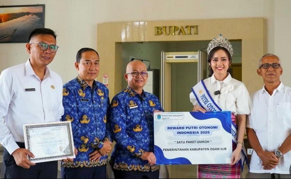 Bupati Panca Wijaya Akbar Beri Apresiasi Kepada Putri Otonomi Indonesia 2025 Salsa Melania Aquina