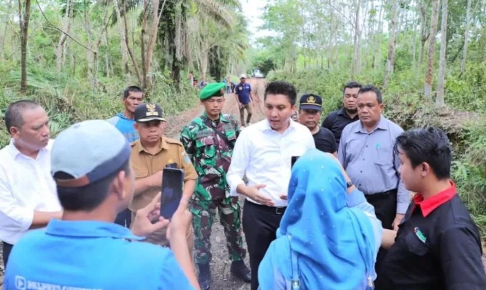 Bupati Pastikan Disisa Jabatan Tidak Ada Lagi Jalan Kecamatan Rusak