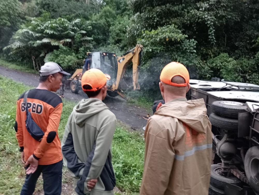 Bus Pariwisata Rombongan Majlis Taklim Asal Palembang Terguling di Pagar Alam, 27 Penumpang Dirawat di Rumah Sakit