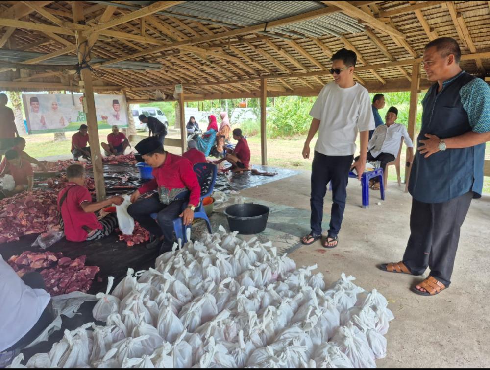 DPC Gerindra Ogan Ilir Sembelih 3Ekor Sapi Kurban