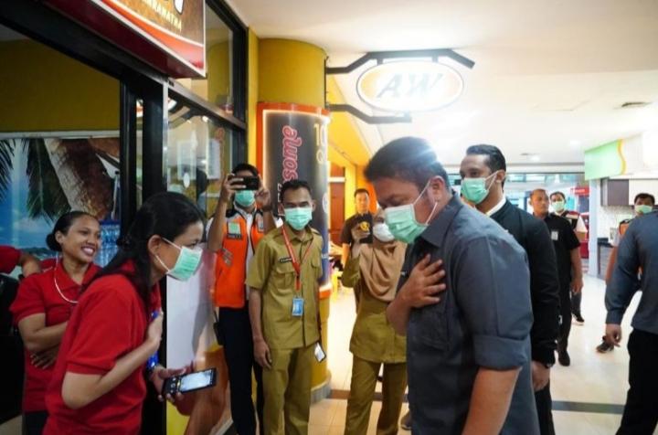 Dipromosikan Gubernur, Pedagang Peyek dan Risol Banjir Orderan