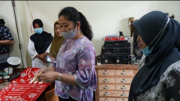 Feby Deru Angkat Potensi Kerajinan Perak Khas Tanjung Batu Agar Jadi Produk Unggulan