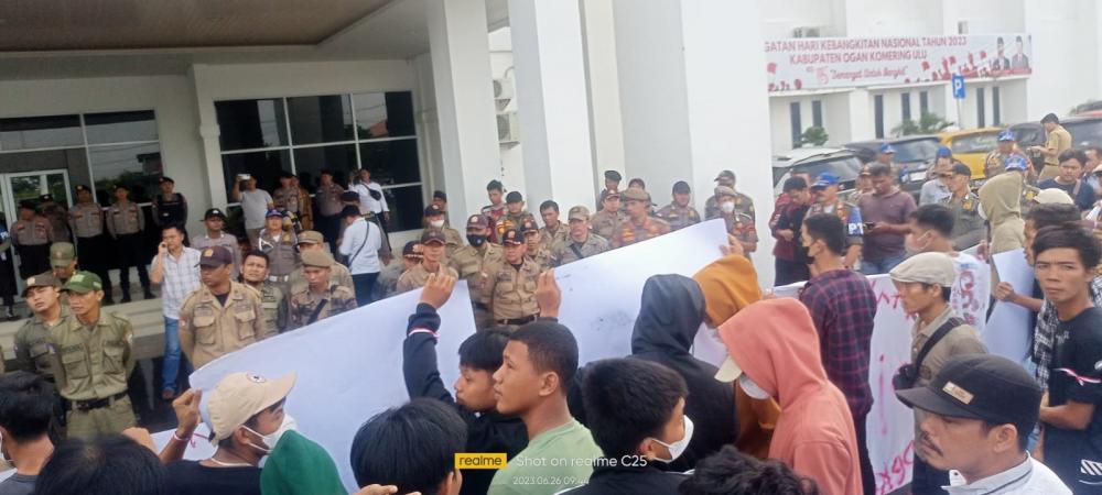 Gelar Aksi, Masyarakat Berharap Pj Bupati OKU Dapat Selesaikan Masalah dengan PLTU Keban Agung