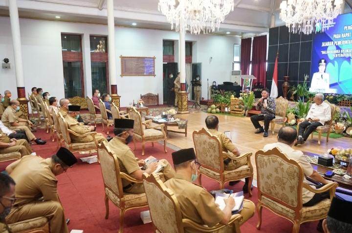 Gubernur HD Himbau UMKM Manfaatkan Transaksi Online dan Digital Saat Pandemi 