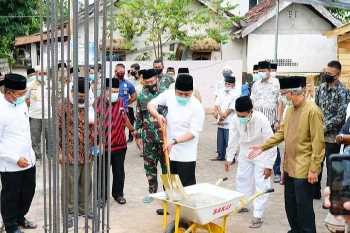 Gubernur HD Lakukan Peletakan Batu Pertama Pembangunan Masjid Muhajirin Sukarami