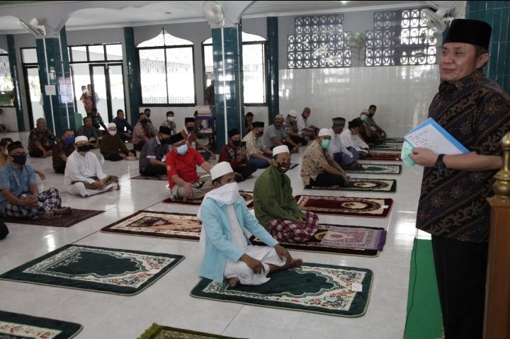 Gubernur HD Sholat Jumat Berjamaah di Masjid Ar-Rozaq, Ajak Jamaah Bersyukur