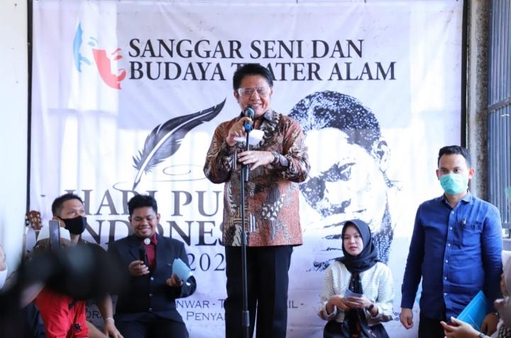 Gubernur Herman Deru Baca Puisi di Depan Para Seniman