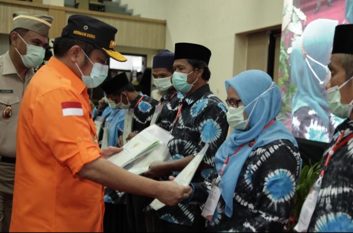 Gubernur Herman Deru Bagikan 139 Ribu Sertifikat Tanah Untuk Warga Sumsel