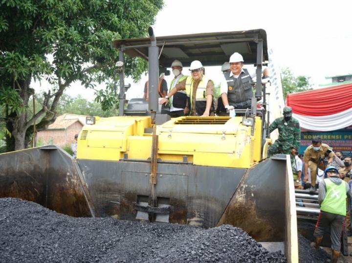 Gubernur Herman Deru Dorong Penerapan Aspal Karet Lateks di Sumsel