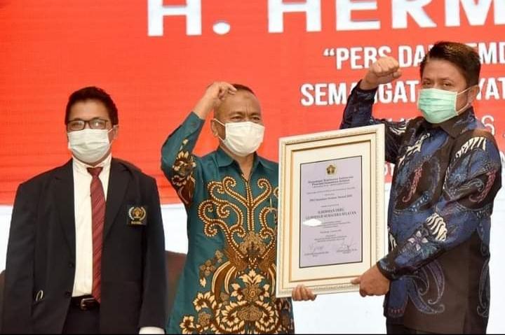 Gubernur Herman Deru Terima PWI Award Sebagai Tokoh Peduli Pers 2020  