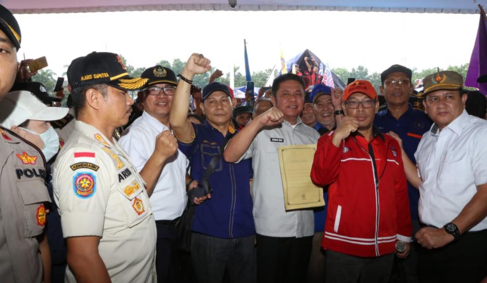 Gubernur Sumsel Terima Massa Buruh Demo Tolak Omnibus Law