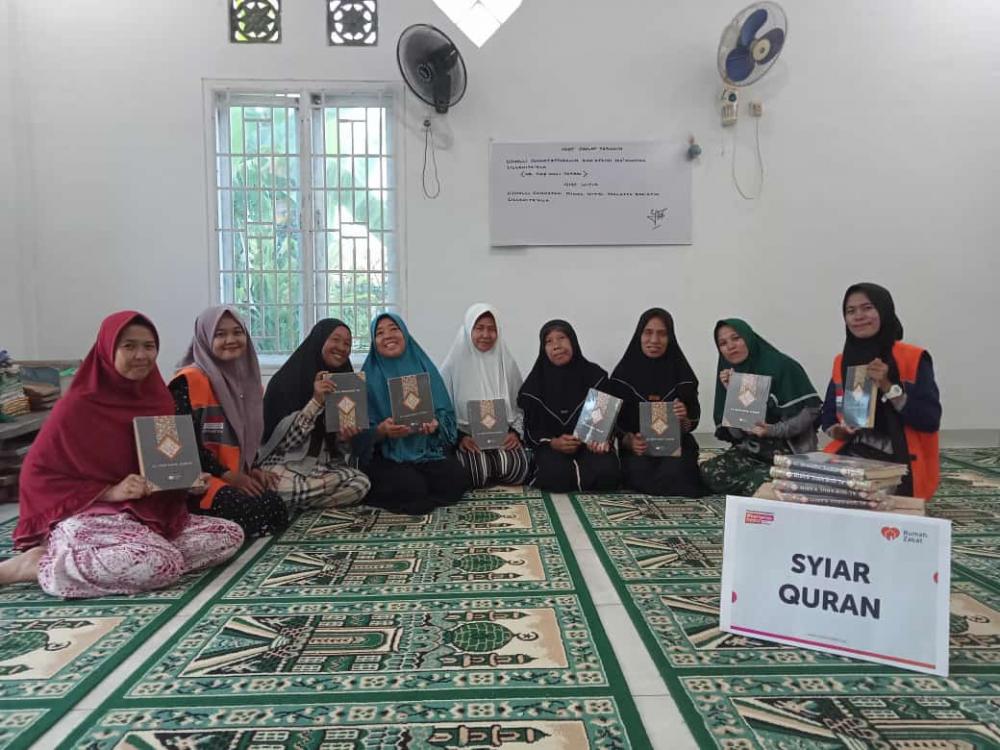 HADIRKAN SENYUMAN MANIS IBU-IBU PENGAJIAN DENGAN AL-QURAN BERSAMA RUMAH ZAKAT SUMSEL
