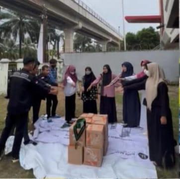 HMI MPO Palembang Berbagi 1.000 Takjil dan Gelar Pasar Gratis