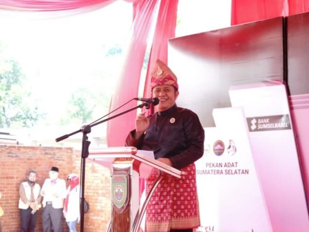 Herman Deru Baca Sajak Taman Sri Ksetra Saat Pembukaan Adat Sumsel 2020