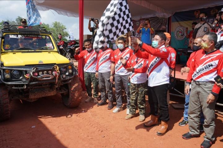 Herman Deru Melumpur Bareng Ratusan Offroader di Lanud Palembang