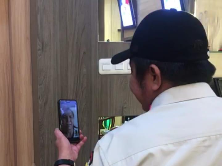 Herman Deru Motivasi Pasien yang Sembuh Covid-19 dengan Video Call 