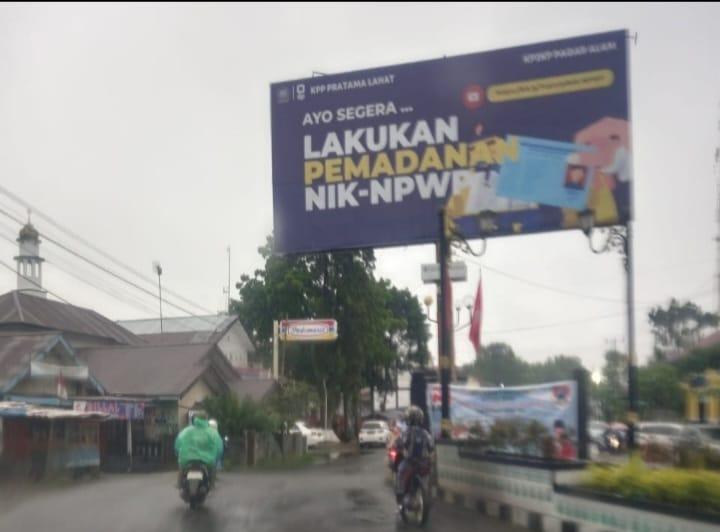 Jalan Protokol Kota Pagar Alam Dipenuhi Lubang yang Mengancam Pengendara