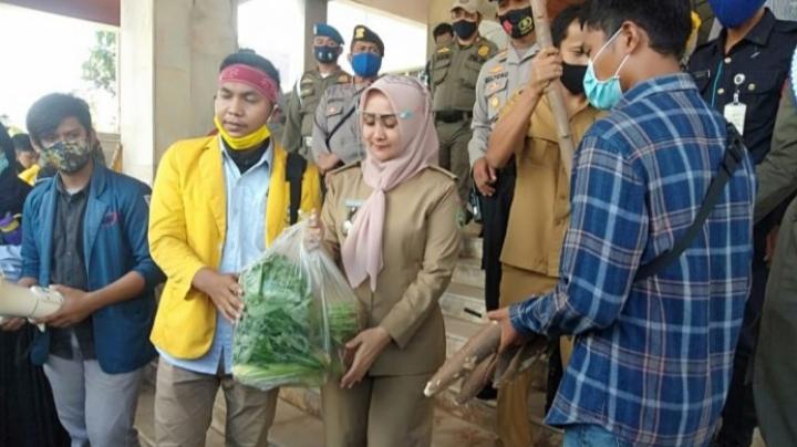 Kado Hari Tani, BEM se-Sumsel Gelar Aksi dan Sampaikan 4 Tuntutan ke DPRD Provinsi