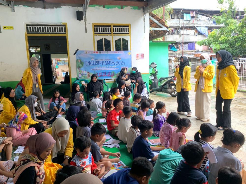 Keseruan Day 1 English Camps di Rusun 24 Ilir Menginspirasi Anak-anak dan Remaja!