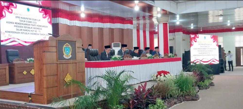 Ketua DPRD OI dan Bupati Dengarkan Pidato Kenegaraan Republik Indonesia