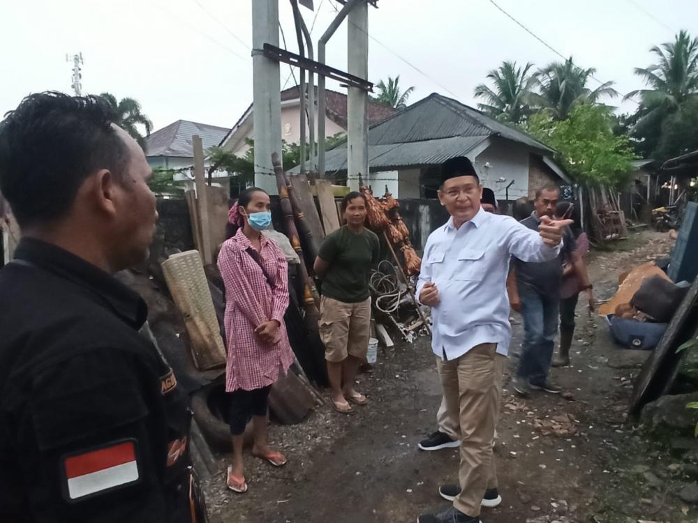 Ketua DPRD OKU Kang Jito Kunjungi Warga Terkena Musibah Rumah Runtuh