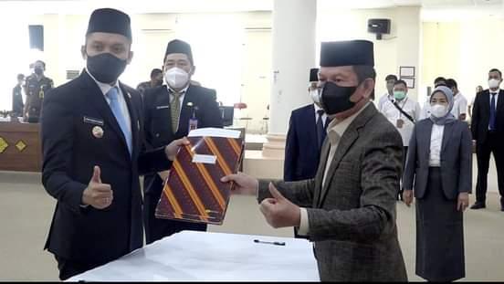 Ketua DPRD dan Bupati OI Tandatangi Kesepakatan APBD Perubahan 2021