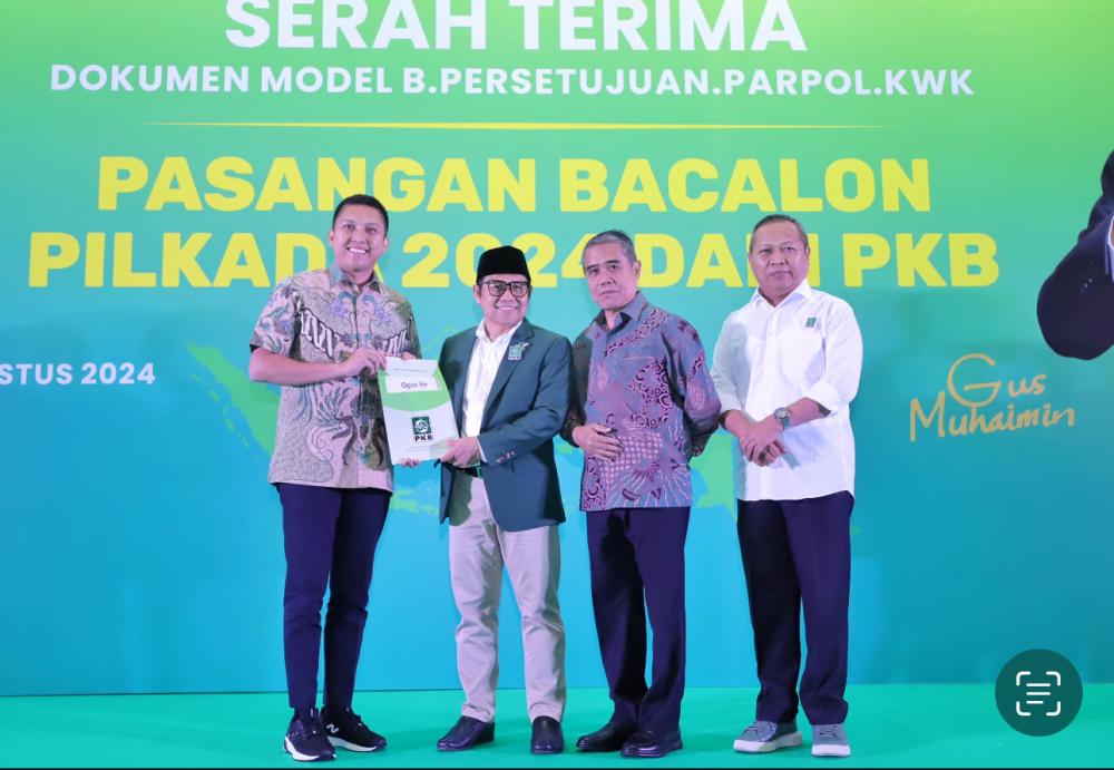 Ketum PKB Muhaimin Iskandar Berikan Langsung Dokumen B1KWK Kepada Bacalon Bupati Panca dan Bacalon Wabup H Ardani