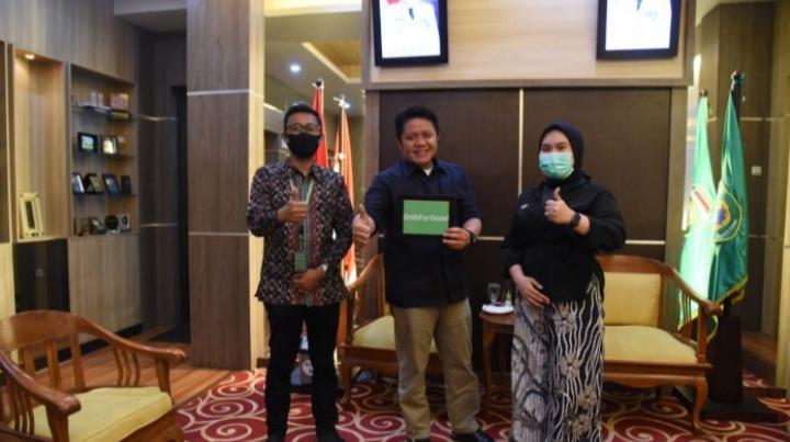 Konsisten Majukan UMKM Sumsel, Herman Deru Gandeng Grab