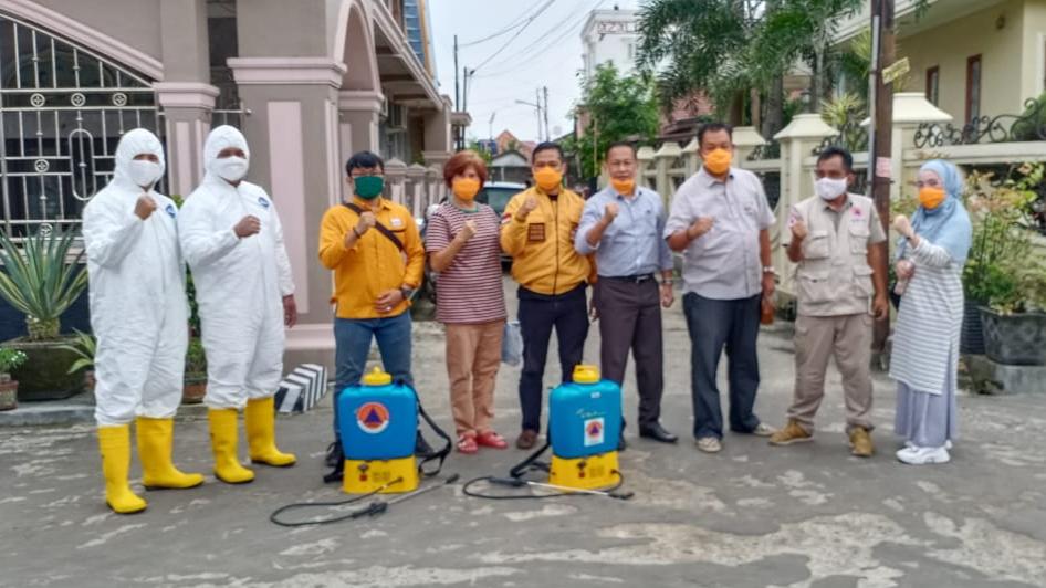 Lawan Corona, Satgas Covid-19 DPD Hanura Sumsel Lakukan Penyemprotan Disinfektan