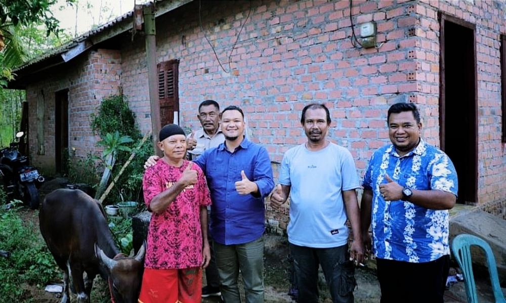 M Ilham Pemuda PKS Silahturahmi Dengan Tokoh Masyarakat Tebedak Beri Bantuan Sapi Kurban 