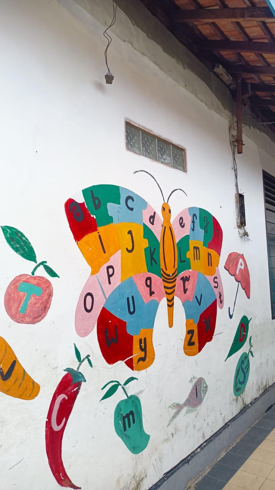 Mural (Lukisan dinding) dan Edukasi Kebersihan Lingkungan di Kampung 26 Ilir Kota Palembang