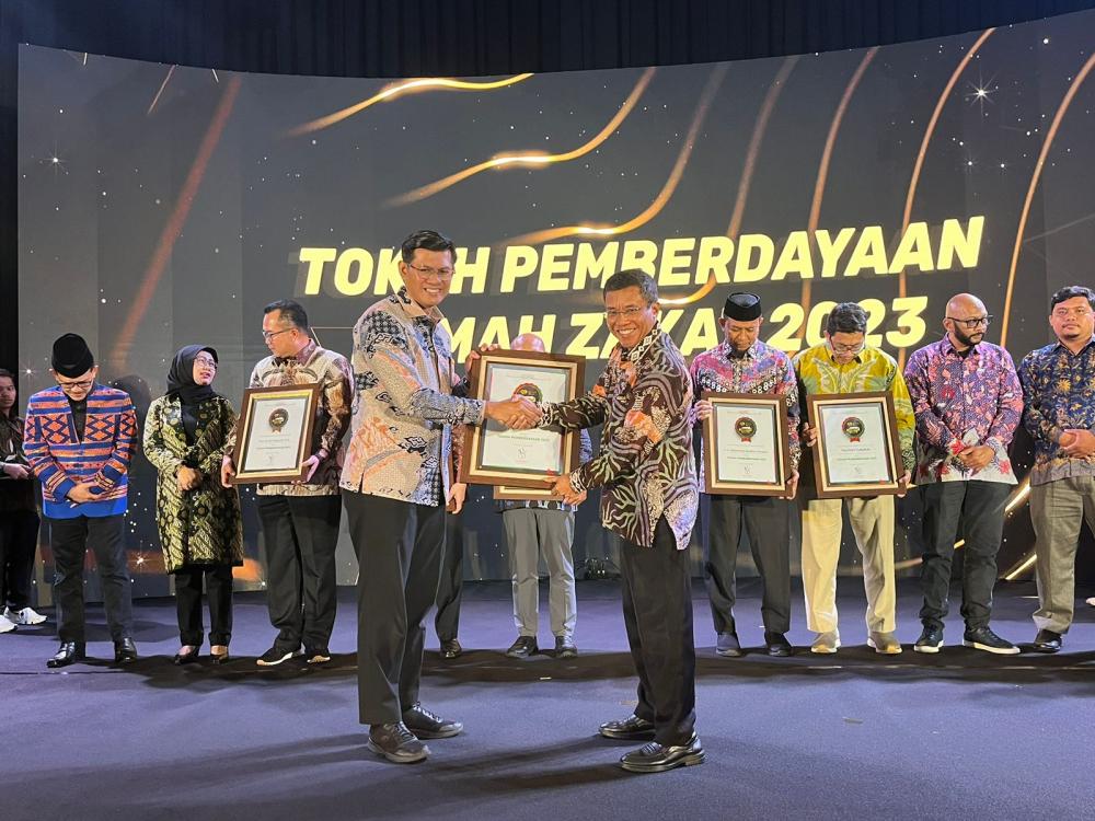 PEDULI KUALITAS PENDIDIKAN MASYARAKAT, MEDCO GRISSIK RAIH PENGHARGAAN DARI RUMAH ZAKAT