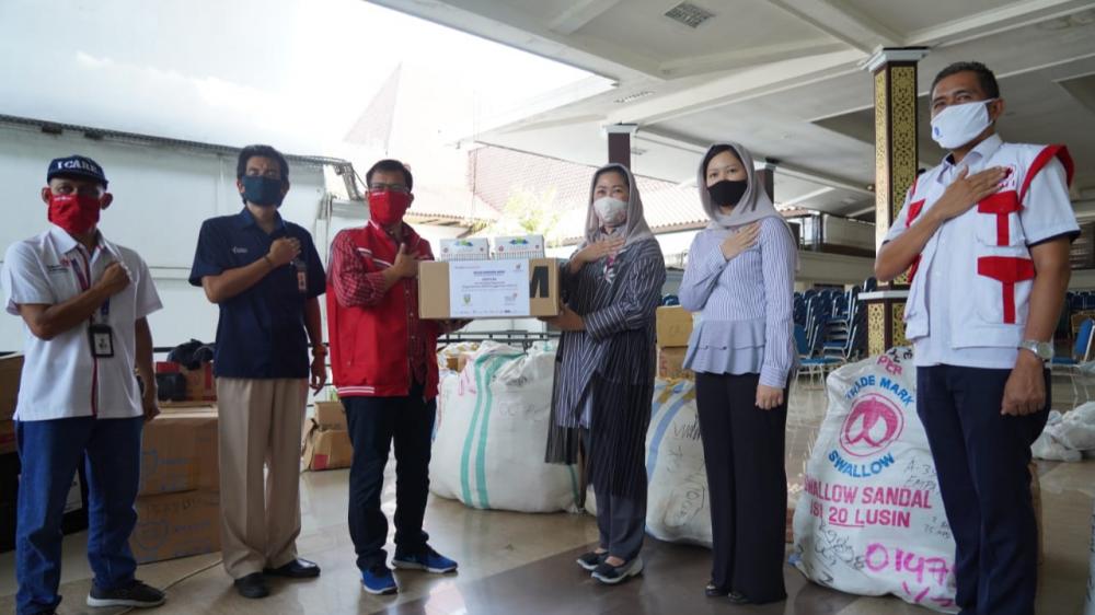 PMI Sumsel Terima Bantuan APD dan Hand Sanitizer dari Satgas Bencana BUMN 