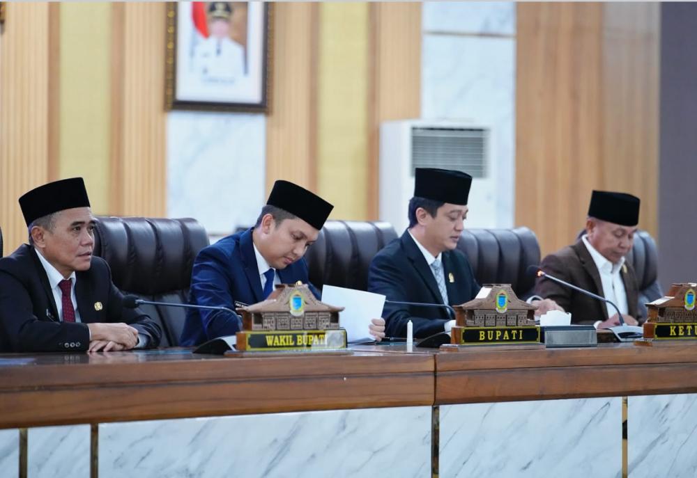 Pimpinan DPRD Ogan Ilir Dengarkan Bupati Panca Wijaya Akbar Pidato Perdana Saat Paripurna XI DPRD Ogan Ilir Masa Sidang ke II tahun 2025 