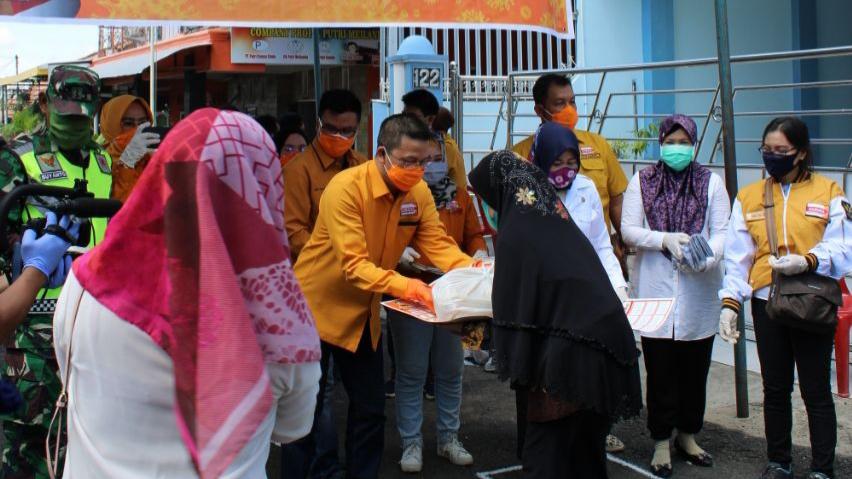 Peduli Corona, Satgas Covid-19 DPD Partai Hanura Sumsel Berbagi Sembako dan Masker