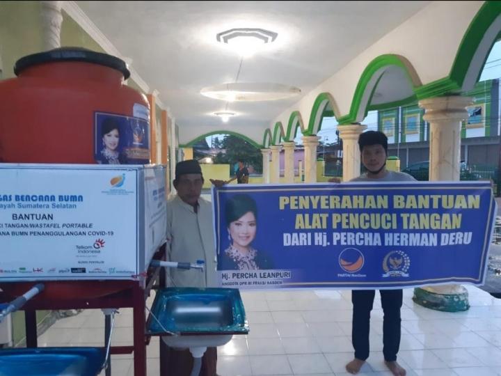Percha HD Bagikan Alat Cuci Tangan Ke Masjid-Masjid