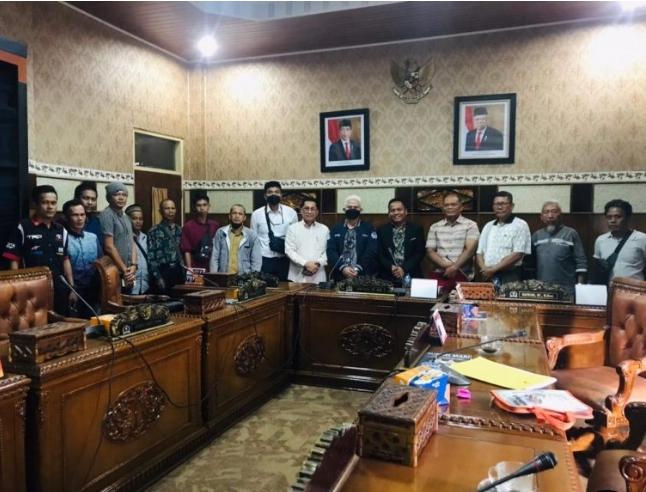 Puluhan Konsumen Perumahan Permata Residence Ngadu ke DPRD OKU