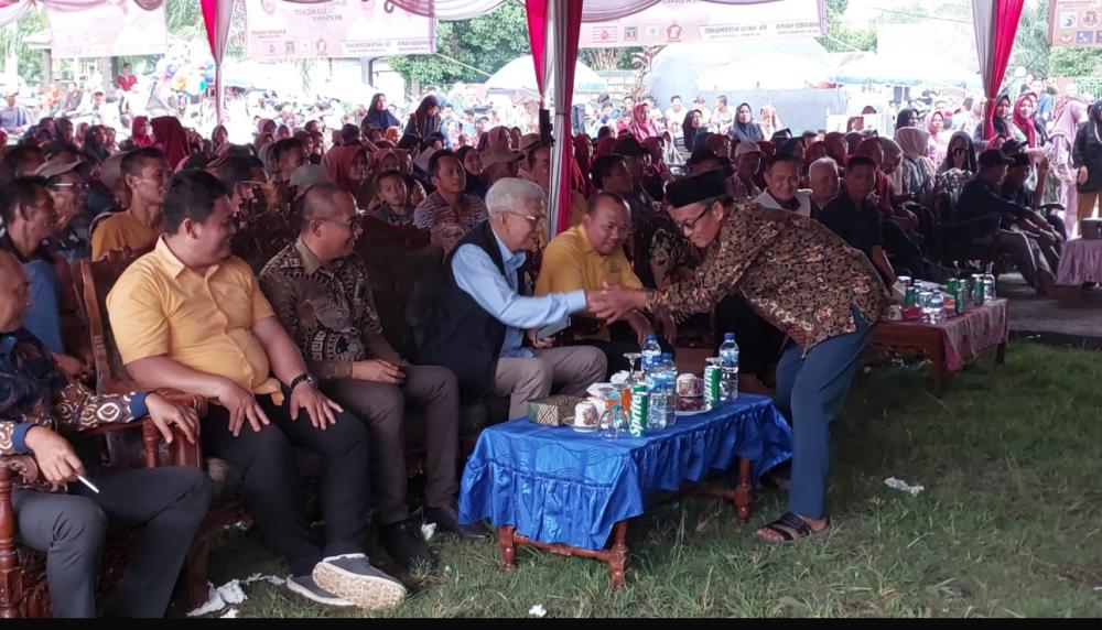 Ratusan Warga Padati Kampanye Calon Gubernur H Mawardi Yahya di Desa Prambatan Kecamatan Abab Kabupaten PALI