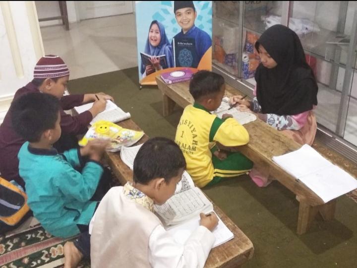 Relawan Inspirasi Rumah Zakat Salurkan Bantuan Operasional TPQ Al Ansor di Pagaralam