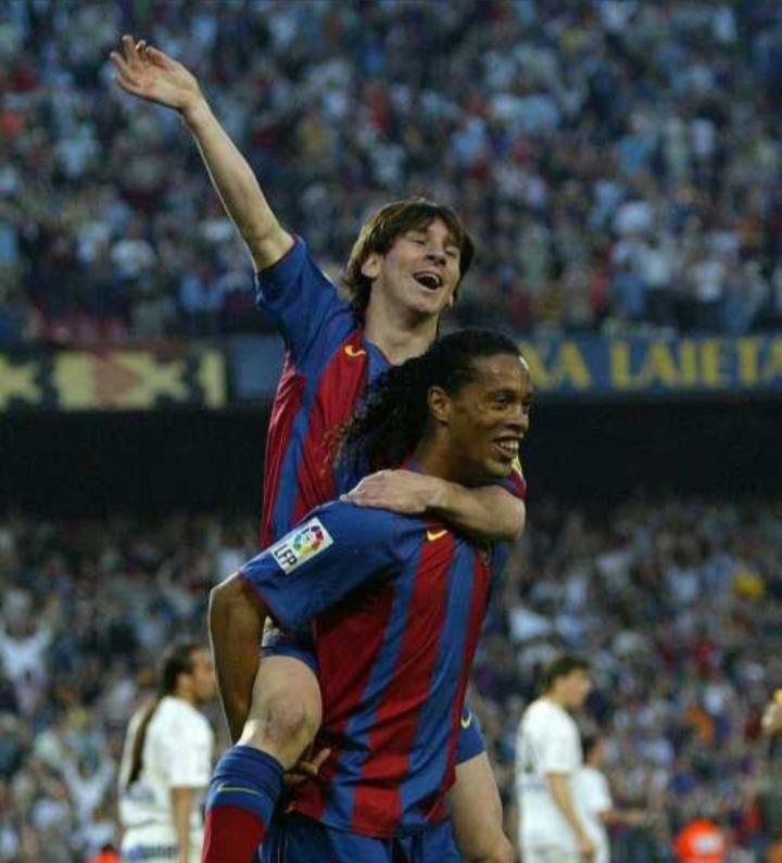 Ronaldinho Dipenjara, Messi Siapkan Pengacara dan Uang Rp 65 Miliar