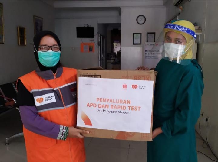 Rumah Zakat Bersama Shopee Salurkan APD dan Rapid Test Gratis