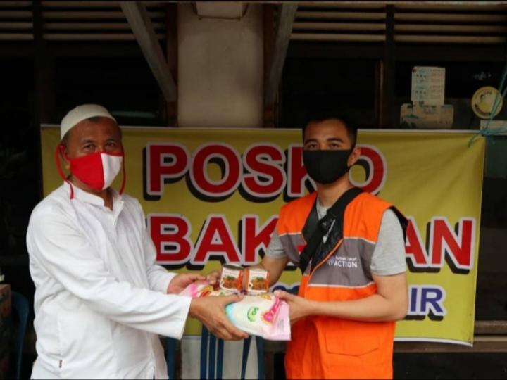 Rumah Zakat Salurkan Bantuan untuk Korban Kebakaran di Jalan Ki Gede Ing Suro