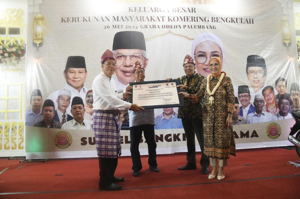 Sesepuh Keluarga Besar Masyarakat Komering Bengkulah Drs Azhari Mkes:Kami Siap Berjuang dan Memenangkan Matahati Sebagai Gubernur dan Wagub Sumsel Per