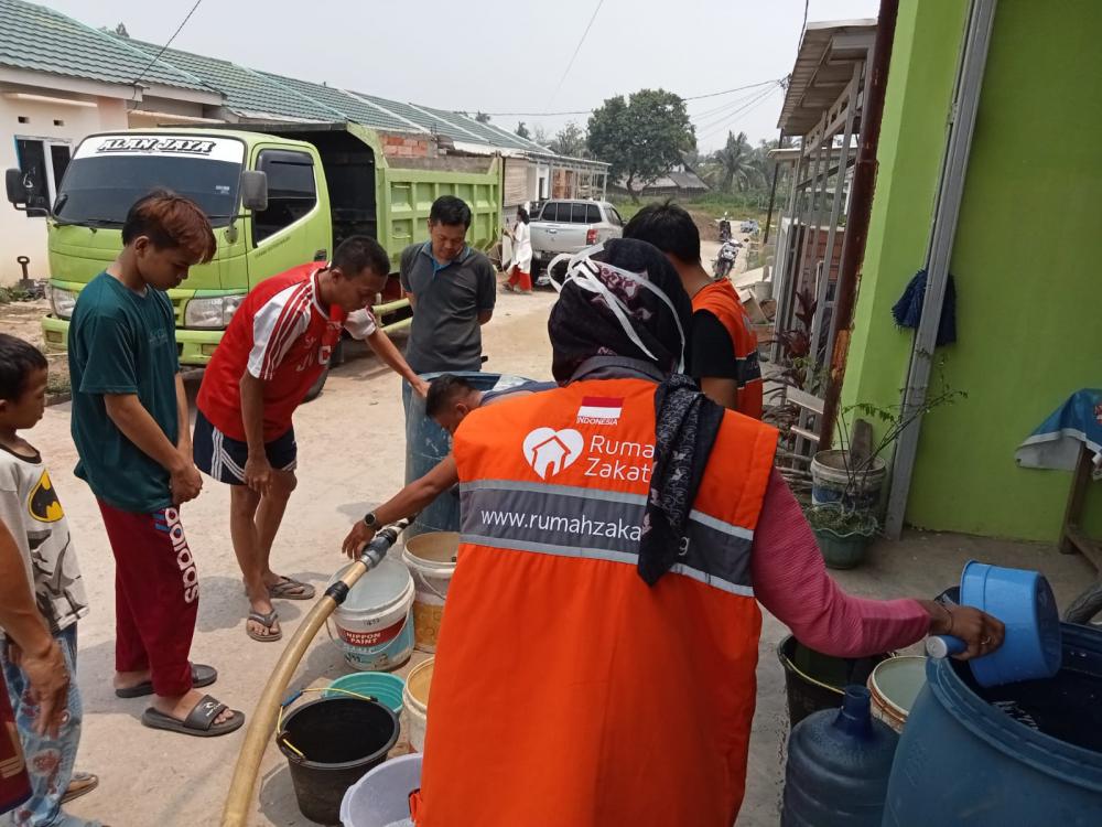 Sikapi Kekeringan, Rumah Zakat Berbagi Air Kehidupan