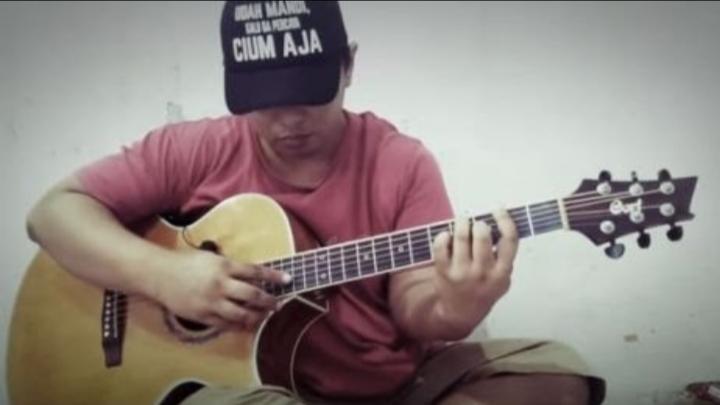 Skill Gitaris Fingerstyle Asal Indonesia Alip Ba Ta Cengangkan Dunia