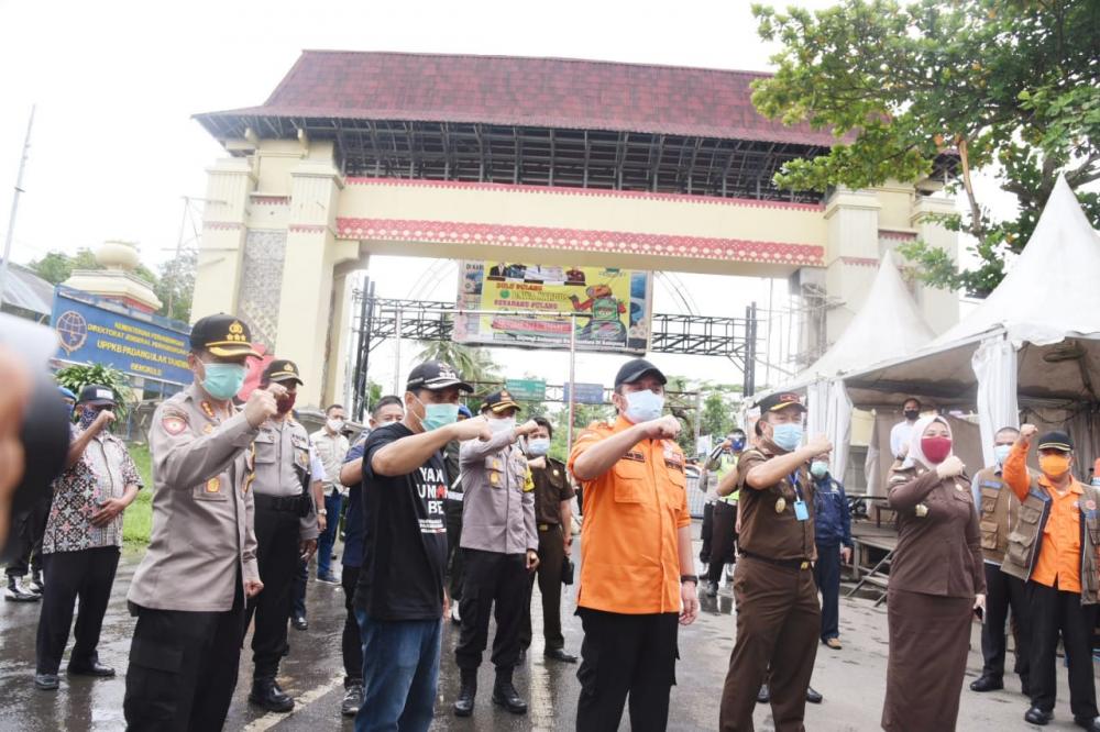 Tangani Covid, Herman Deru Pantau Perbatasan Sumsel-Bengkulu hingga Jambi